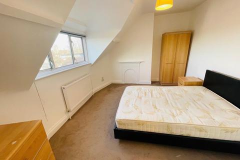 2 bedroom flat to rent, Grosvenor Gardens, Willesden Green, NW2
