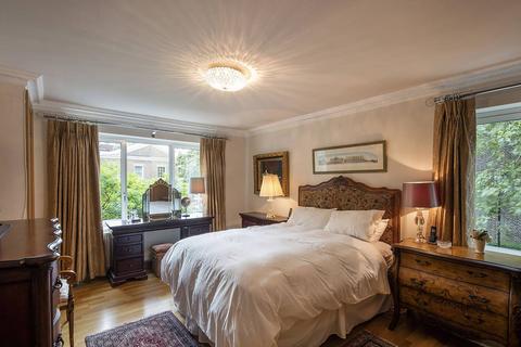 2 bedroom flat for sale, St Mary Abbots Terrace, Holland Park, London, W14