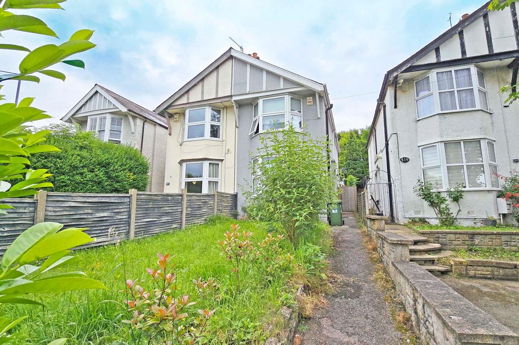 Hughenden Road, High HP13... 3 bed semidetached house for
