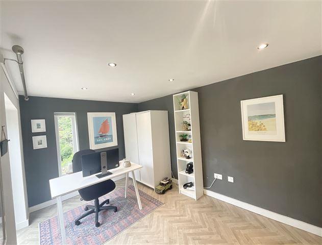 Bedroom 5/ Office