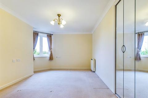 1 bedroom apartment for sale, Lymington Road, Highcliffe, Christchurch, Dorset, BH23