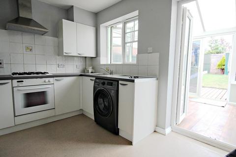 2 bedroom terraced house to rent, Greenhaven Drive, Thamesmead