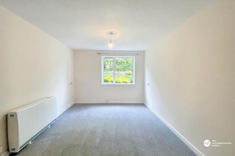 1 bedroom flat to rent, Trevarthian Road, St Austell, PL25