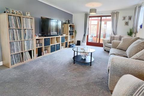 15 Berkeley Gardens, Lowestoft, NR32 4UF