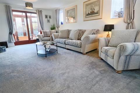 15 Berkeley Gardens, Lowestoft, NR32 4UF