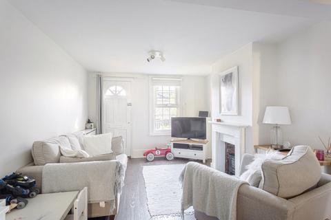 2 bedroom cottage to rent, South Street, Bishop`s Stortford