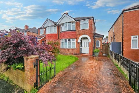3 bedroom semi-detached house to rent, Greenway Road, Timperley