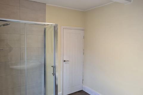 2 bedroom semi-detached house to rent, Anfield, Liverpool L6