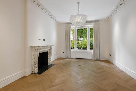 3 bedroom apartment to rent, Rutland Gate SW7