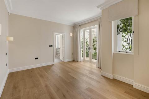 3 bedroom apartment to rent, Rutland Gate SW7