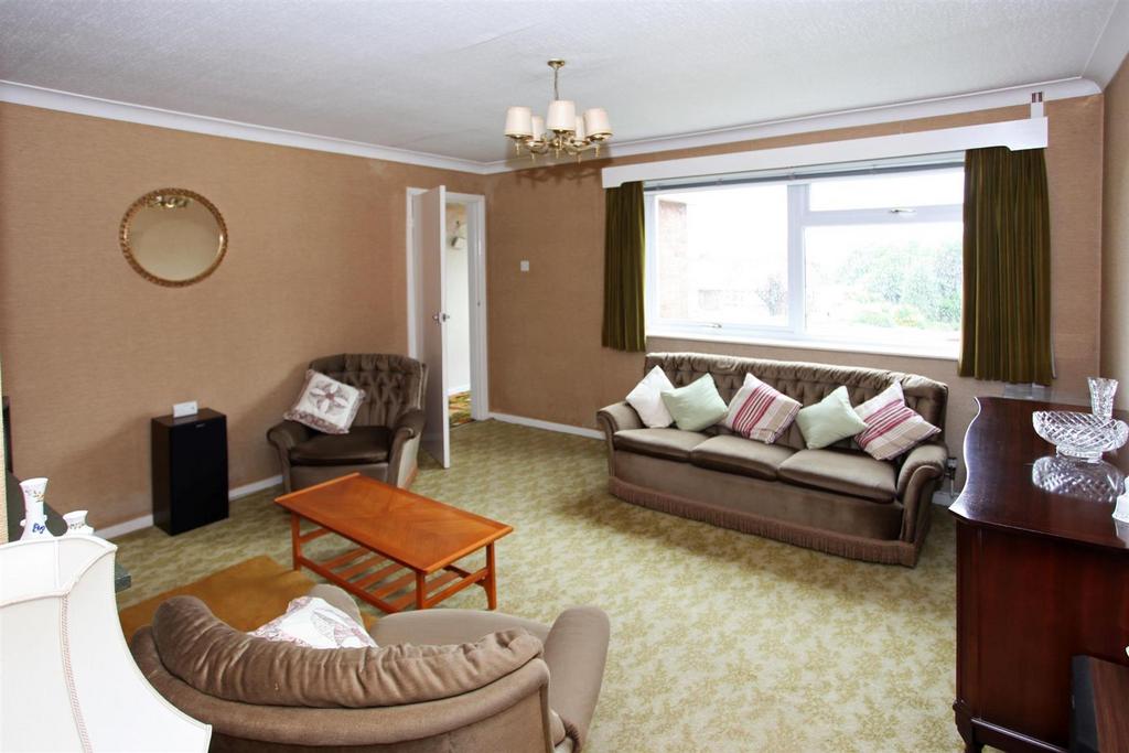 Willows Road, Oakengates, Telford 3 bed semidetached house £175,000