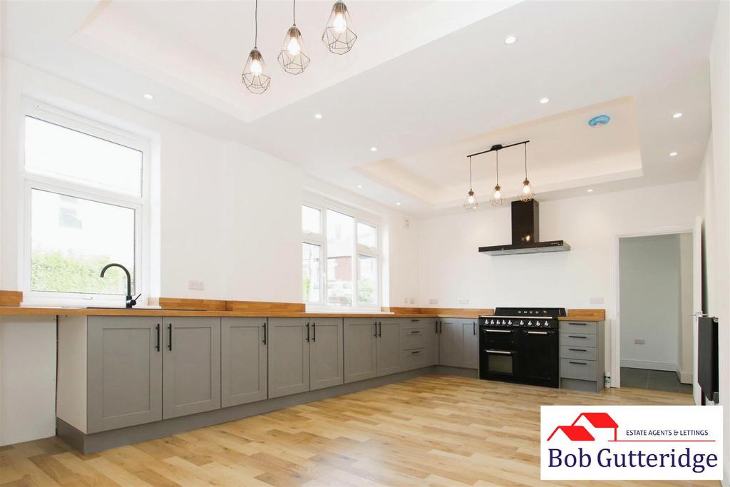 Open plan luxury fitted kitchen/dining room