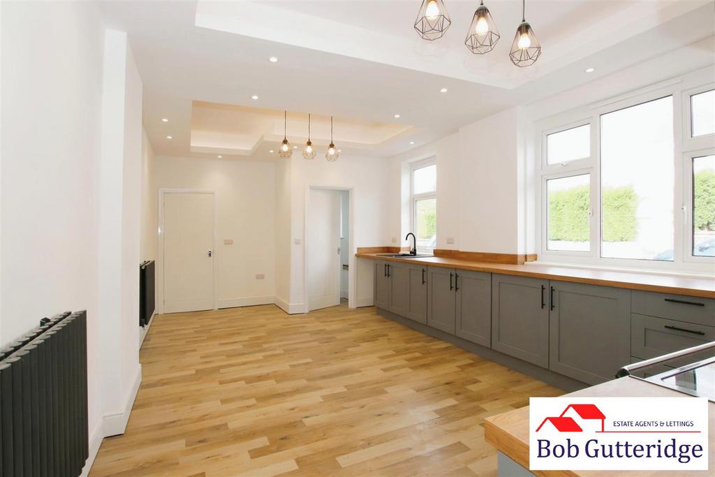 Open plan luxury fitted kitchen/dining room