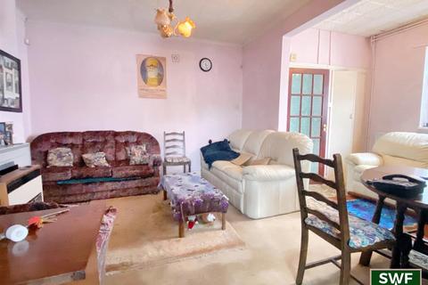 84 Birches Barn Road, Wolverhampton, WV3 7BG