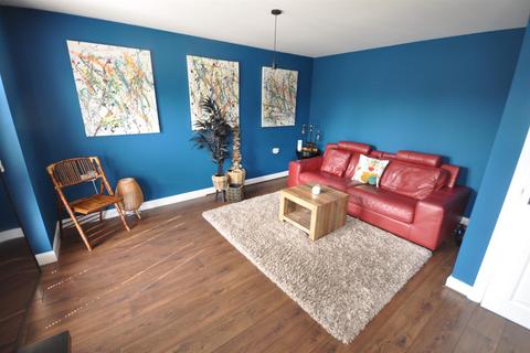 10 Canalside, Thorne, Doncaster, DN8 5NZ