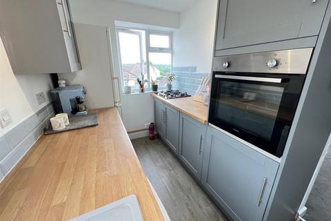 2 bedroom flat for sale, High Street, Wollaston, Stourbridge, DY8 4NY