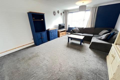 2 bedroom flat for sale, High Street, Wollaston, Stourbridge, DY8 4NY