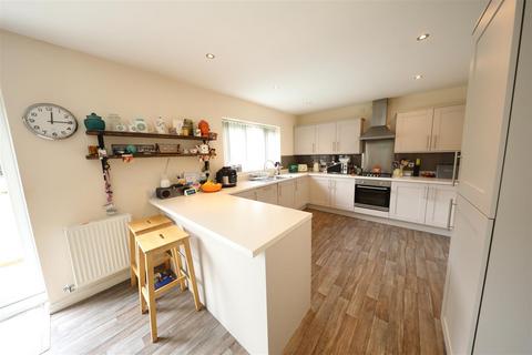 5 bedroom detached house for sale, Hampstead Gardens, Kingswood, Hull