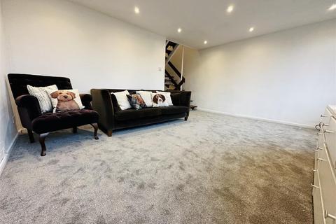 3 bedroom end of terrace house to rent, Warminster Road, London