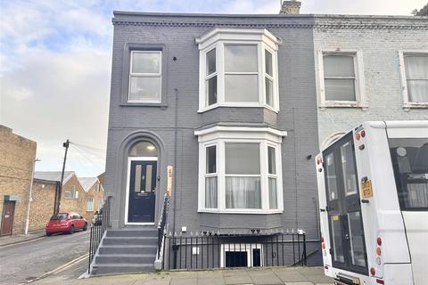 2 bedroom apartment to rent, Addington Street, Margate, CT9