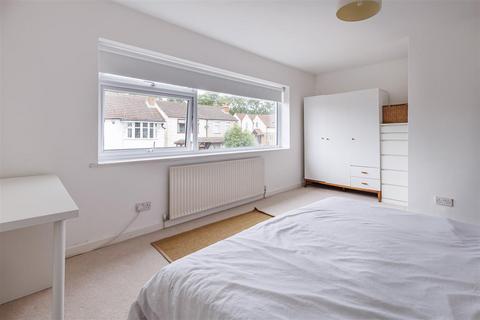 4 Crossing Road, Epping, CM16 7BQ