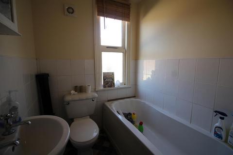 6 bedroom end of terrace house to rent, Rothesay Avenue, Nottingham