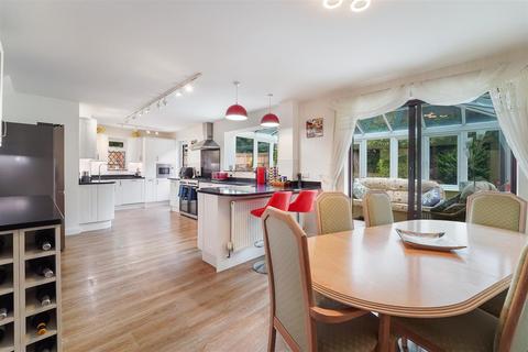 5 bedroom detached house for sale, Bayeux, Tadworth