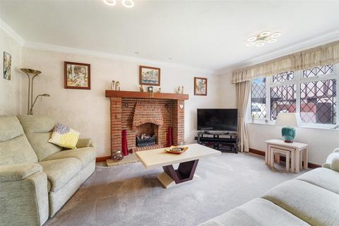 6 Bayeux, Tadworth, KT20 5TL