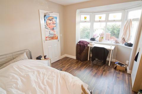 Mixed use to rent, £600 PCM ALL INCLUSIVE STUDENT HOUSESHARE AVAILABLE AUGUST