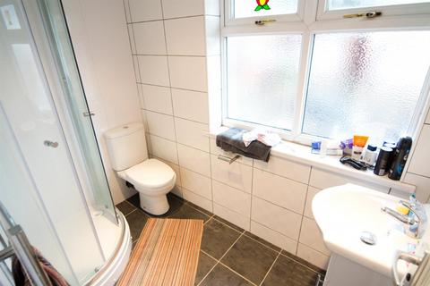 Mixed use to rent, £600 PCM ALL INCLUSIVE STUDENT HOUSESHARE AVAILABLE AUGUST