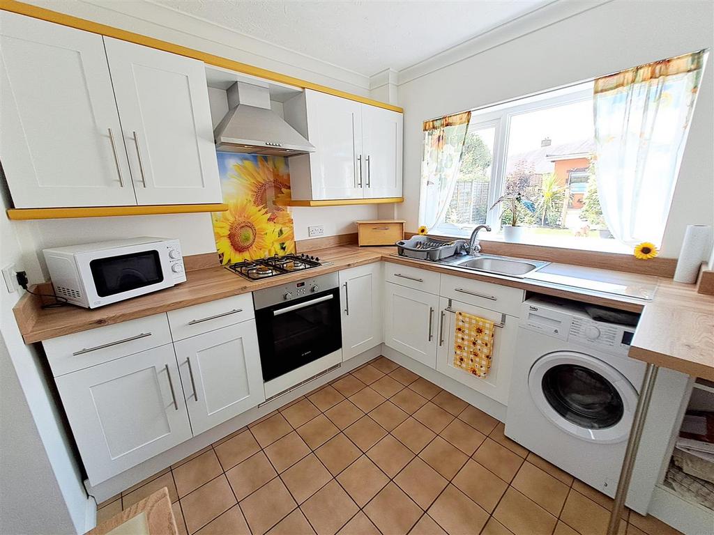 Re Fitted Kitchen