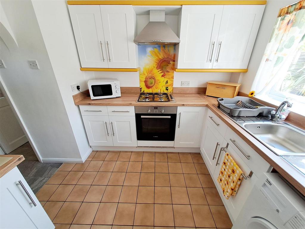 Re Fitted Kitchen
