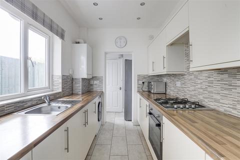 3 bedroom terraced house for sale, Laurie Avenue, Forest Fields NG7
