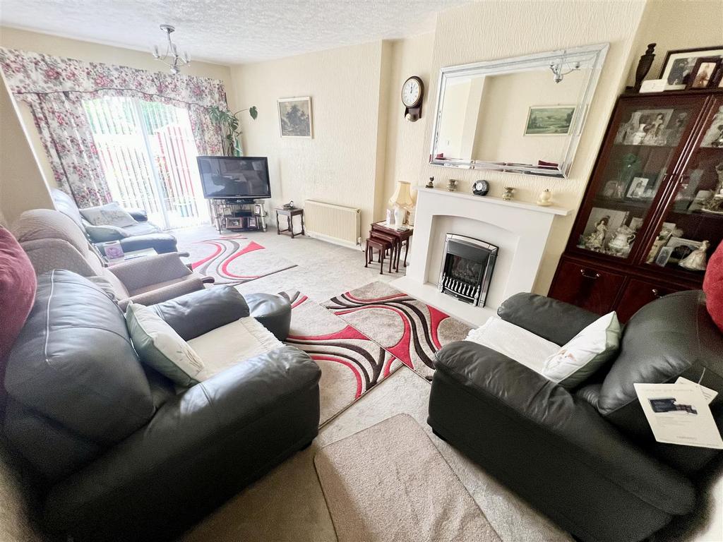 Extended lounge