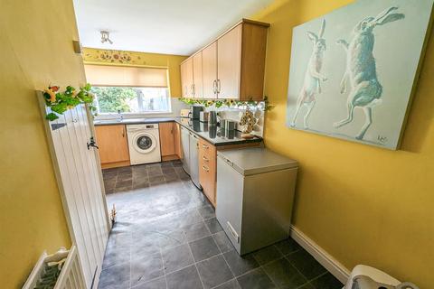 19 Barnsley Square, Corby, NN18 0PQ