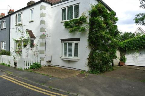 5 bedroom end of terrace house for sale, Medlake Road, Egham TW20