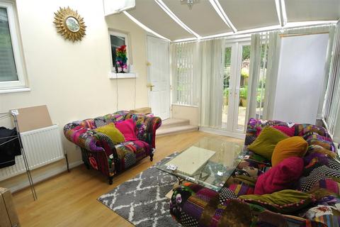 5 bedroom end of terrace house for sale, Medlake Road, Egham TW20