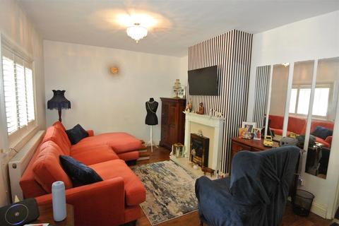 5 bedroom end of terrace house for sale, Medlake Road, Egham TW20