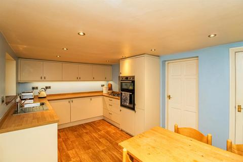 2 bedroom end of terrace house for sale, Quarry Hill, Wakefield WF4