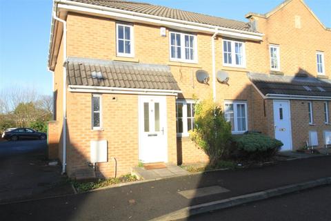 3 bedroom end of terrace house to rent, Yale Road, Manchester M18