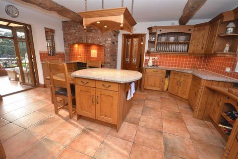 7 bedroom detached house for sale, Moss Lane, Yanrnfield