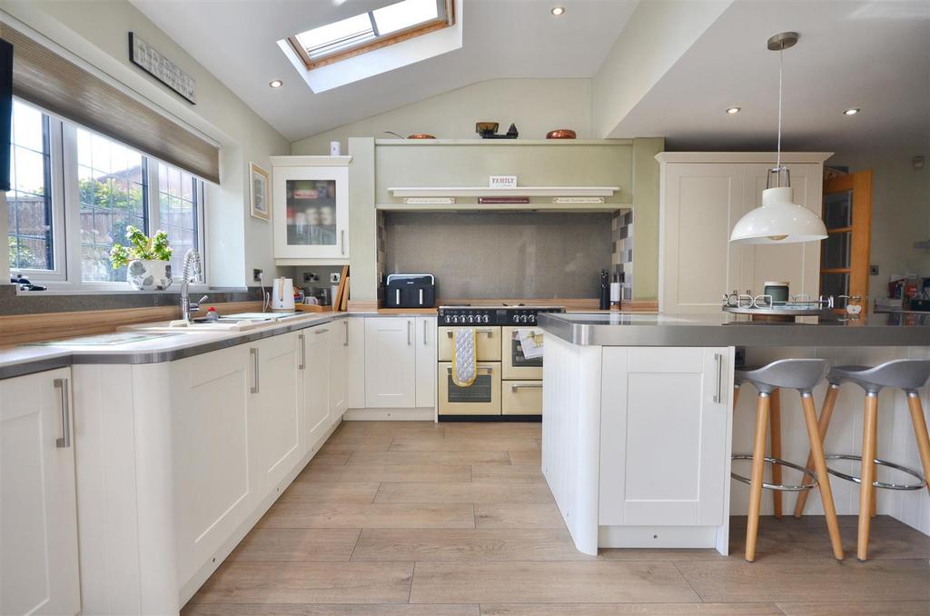 Open Plan Kitchen &amp; Living Space