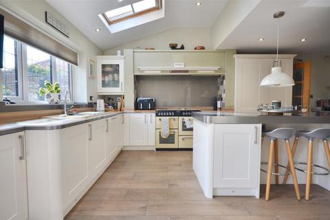 3 Consall Grove, Stoke-on-trent, ST4 8YW