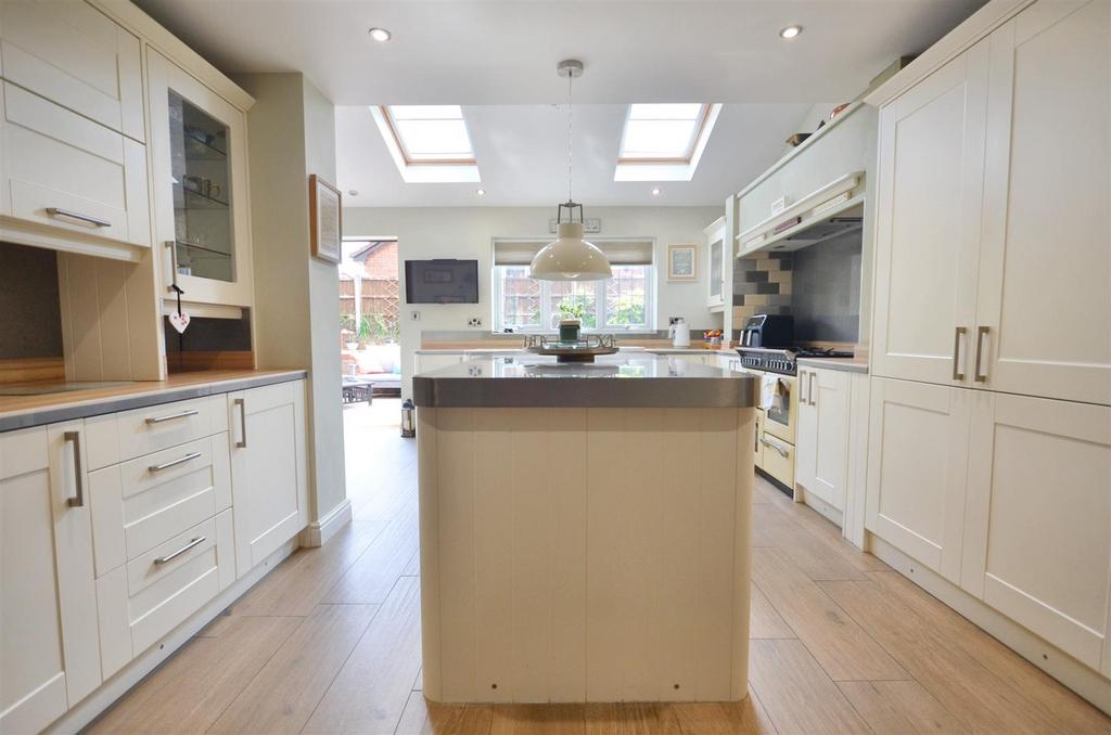 Open Plan Kitchen &amp; Living Space