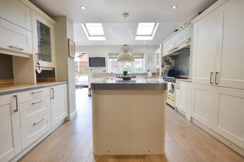 3 Consall Grove, Stoke-on-trent, ST4 8YW