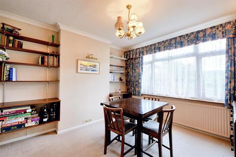 2 Balmoral Drive, Bramcote, Nottingham, NG9 3FU