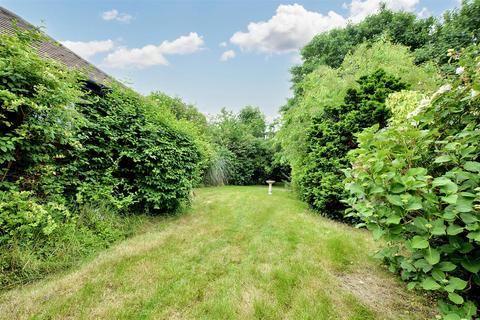 2 Balmoral Drive, Bramcote, Nottingham, NG9 3FU