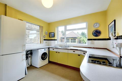 2 Balmoral Drive, Bramcote, Nottingham, NG9 3FU