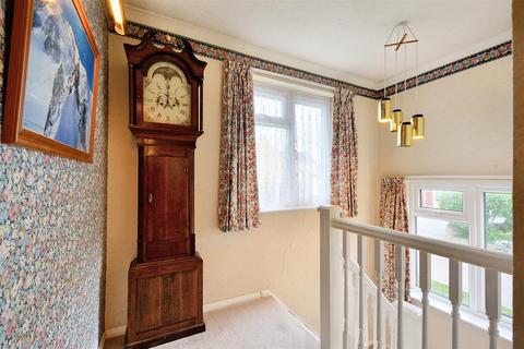 2 Balmoral Drive, Bramcote, Nottingham, NG9 3FU