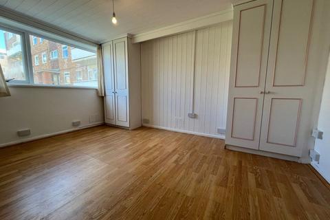 2 bedroom flat to rent, Pembroke Court, Bispham, Blackpool